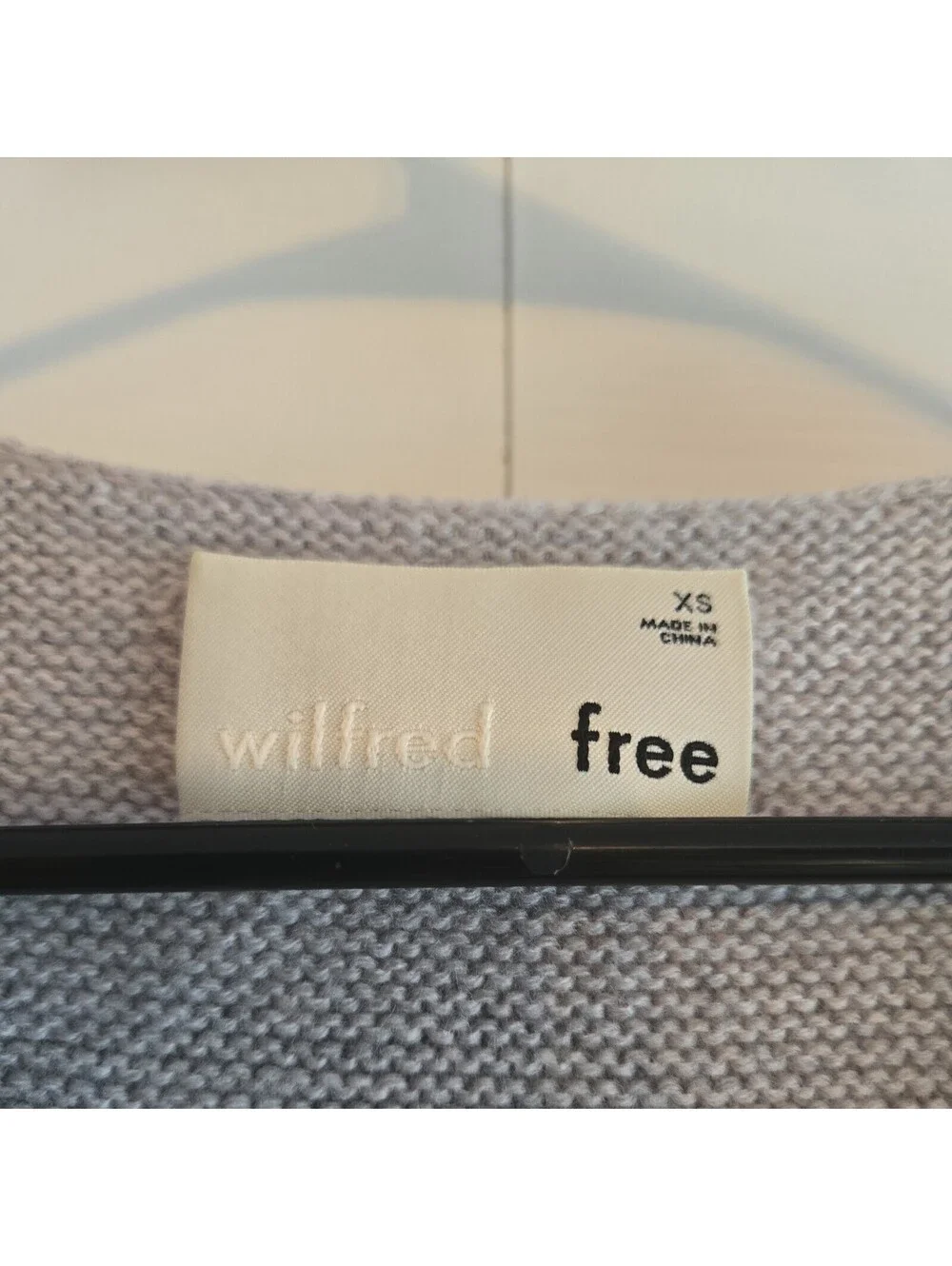 Wilfred Free waffle Knit Sweater Sz Xs Gray V Neck 100% Merino Wool
